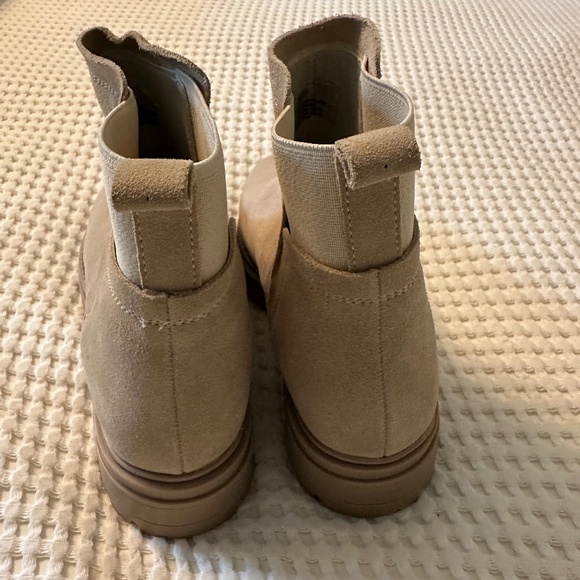 Steve Madden Chelsea suede boots size 40 / US 9.5 like new - Picture 3 of 6